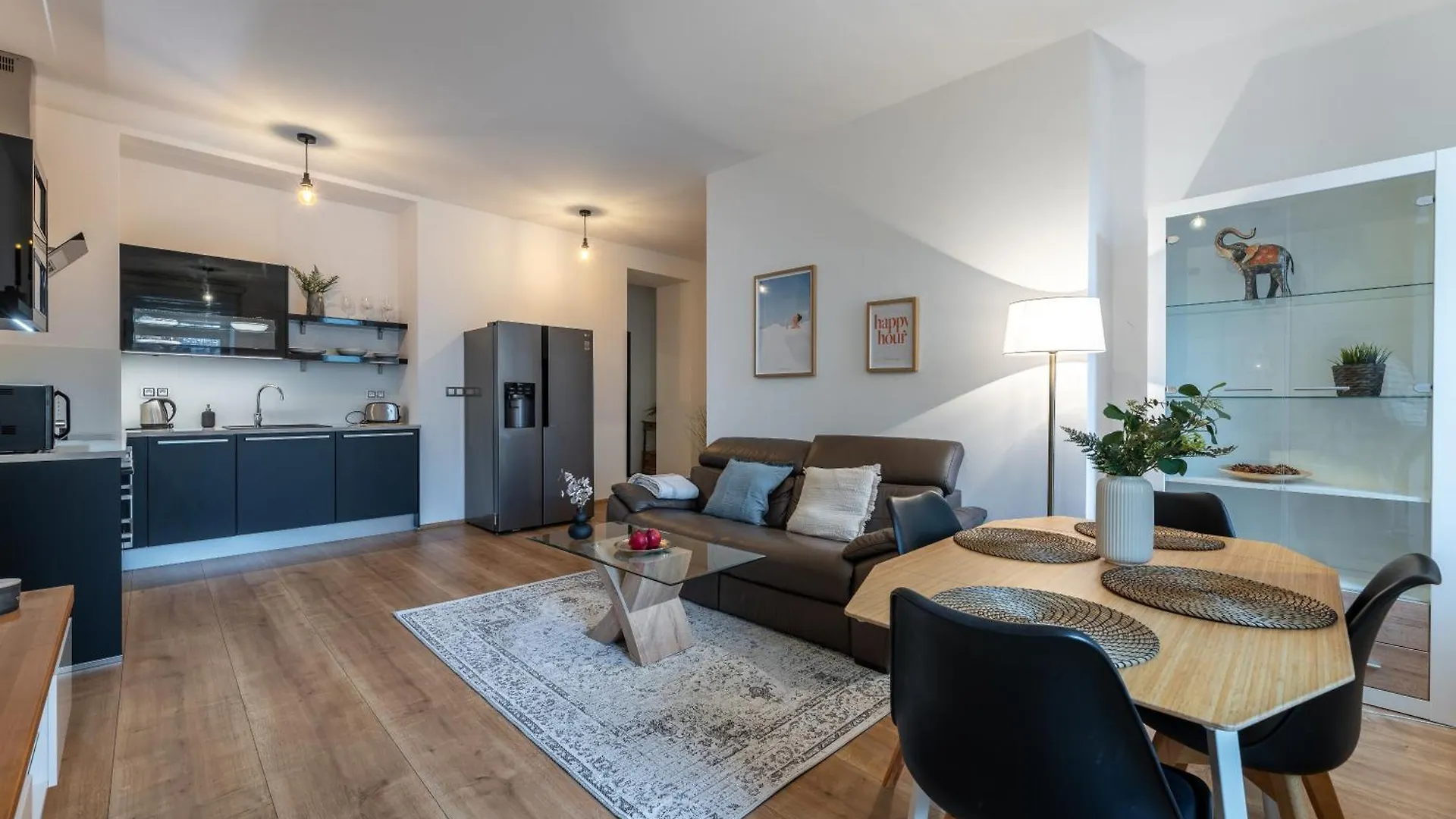 アパート プラハPeaceful & Cozy Living In Vysehrad With A Balconyアパートメント