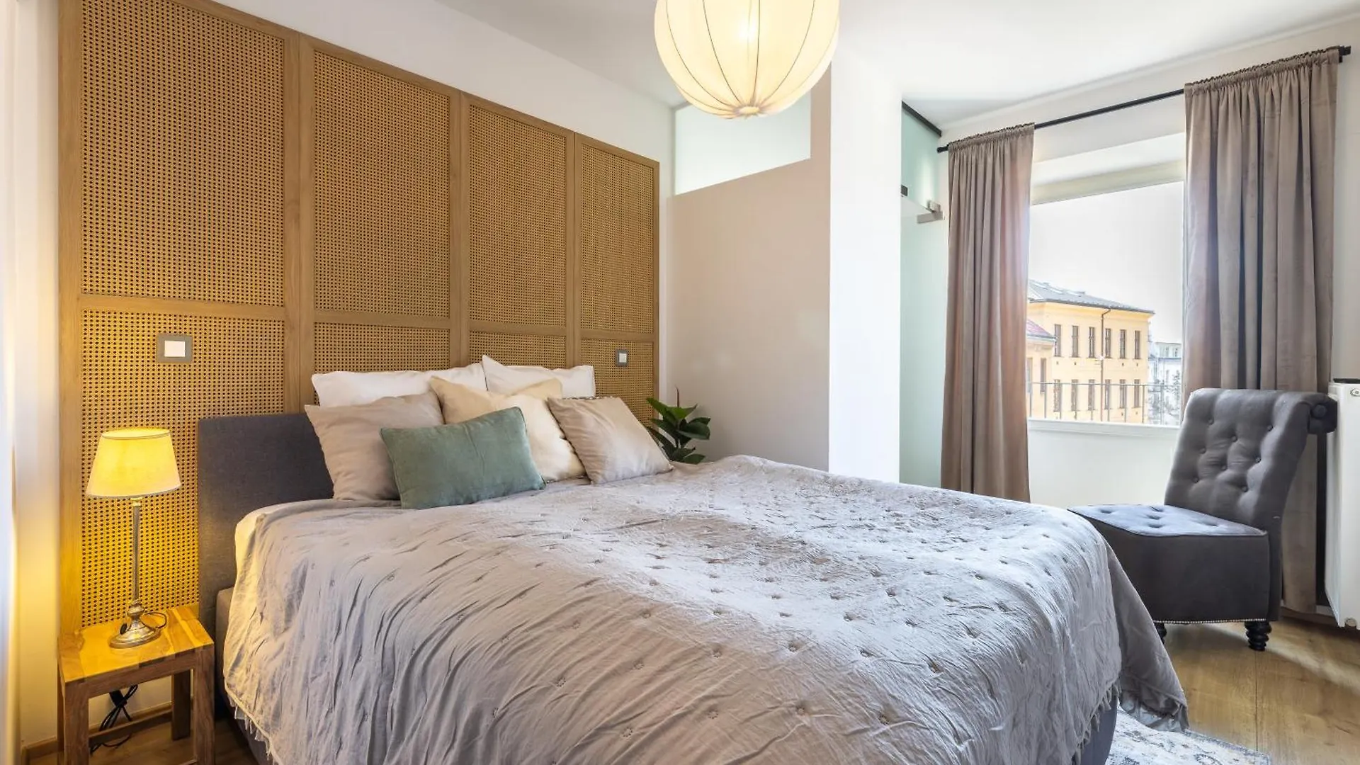 アパート プラハPeaceful & Cozy Living In Vysehrad With A Balconyアパートメント