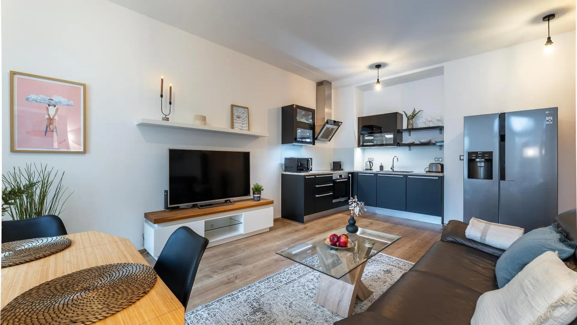 Peaceful & Cozy Living In Vysehrad With A Balcony Apartamento Praga
