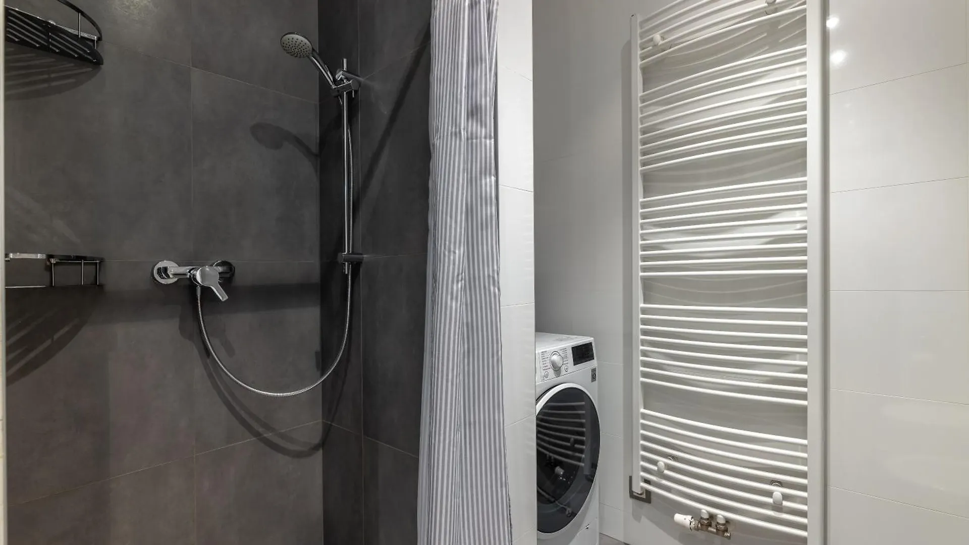 Peaceful & Cozy Living In Vysehrad With A Balcony Apartamento Praga