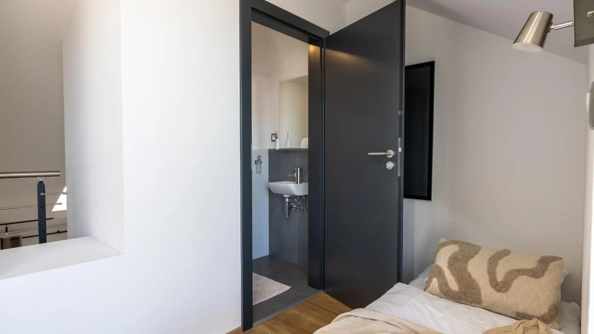 Peaceful & Cozy Living In Vysehrad With A Balcony Apartamento Praga