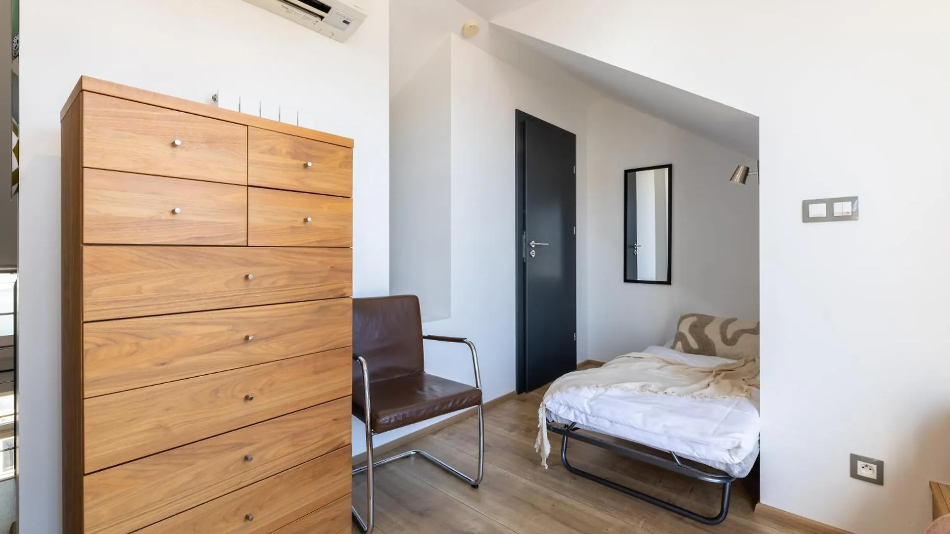 Peaceful & Cozy Living In Vysehrad With A Balcony Apartamento Praga 0*,  República Checa